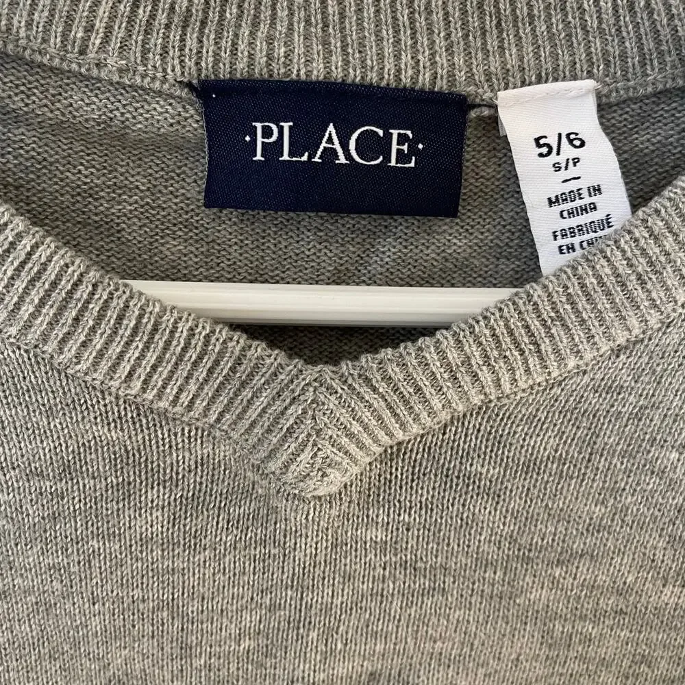 The Children's Place Gray V-Neck Sweater Boys‎ Size 5/6 Lightweight Cotton